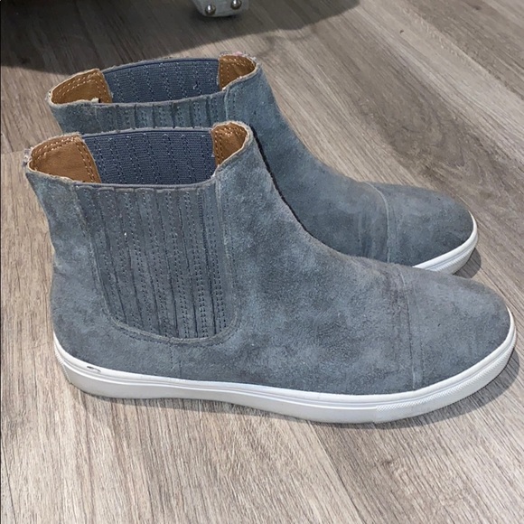grey suede karrlton slip on steve madden booties - Picture 2 of 7